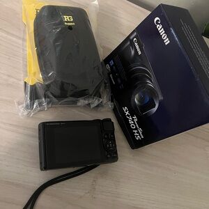 Canon SX740 HS Black Digital Camera with Case (used in great condition)